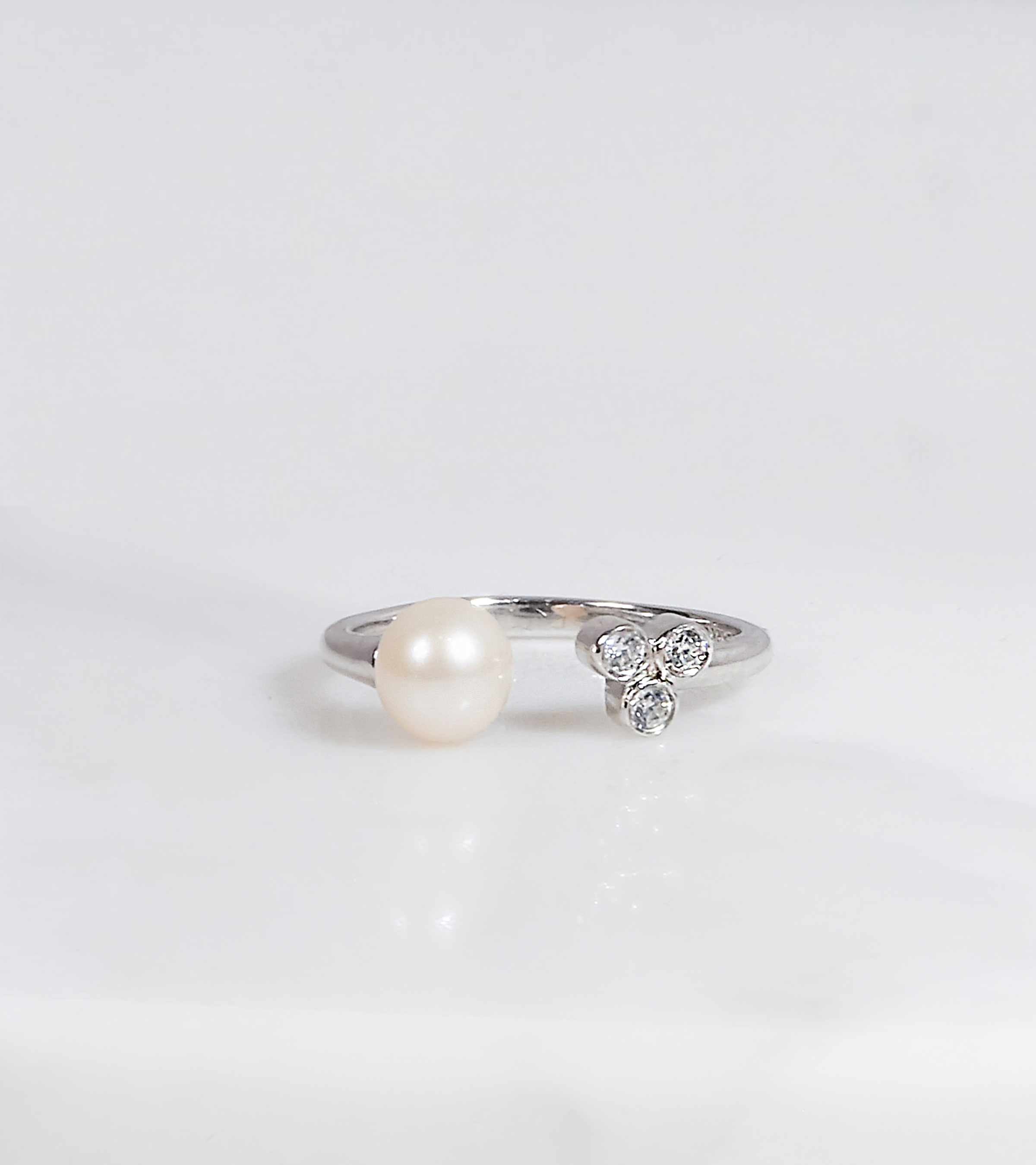 Luminous Pearl Elegance