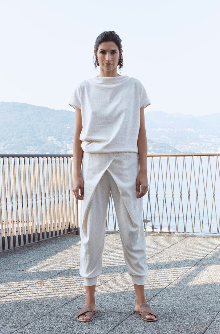 SHANTI SMILE TOP & YOGA TROUSERS 2-PIECE SET
