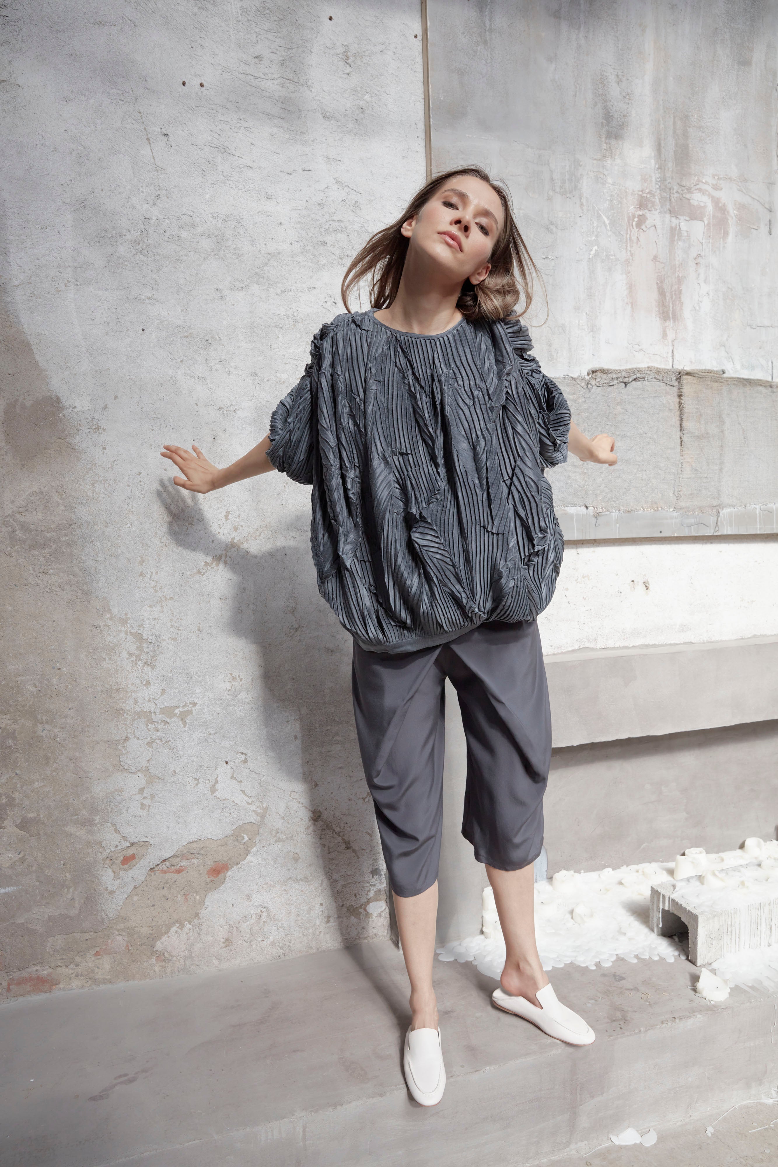 LOKYA NADI LUXE T-SHIRT PLISSÉ
