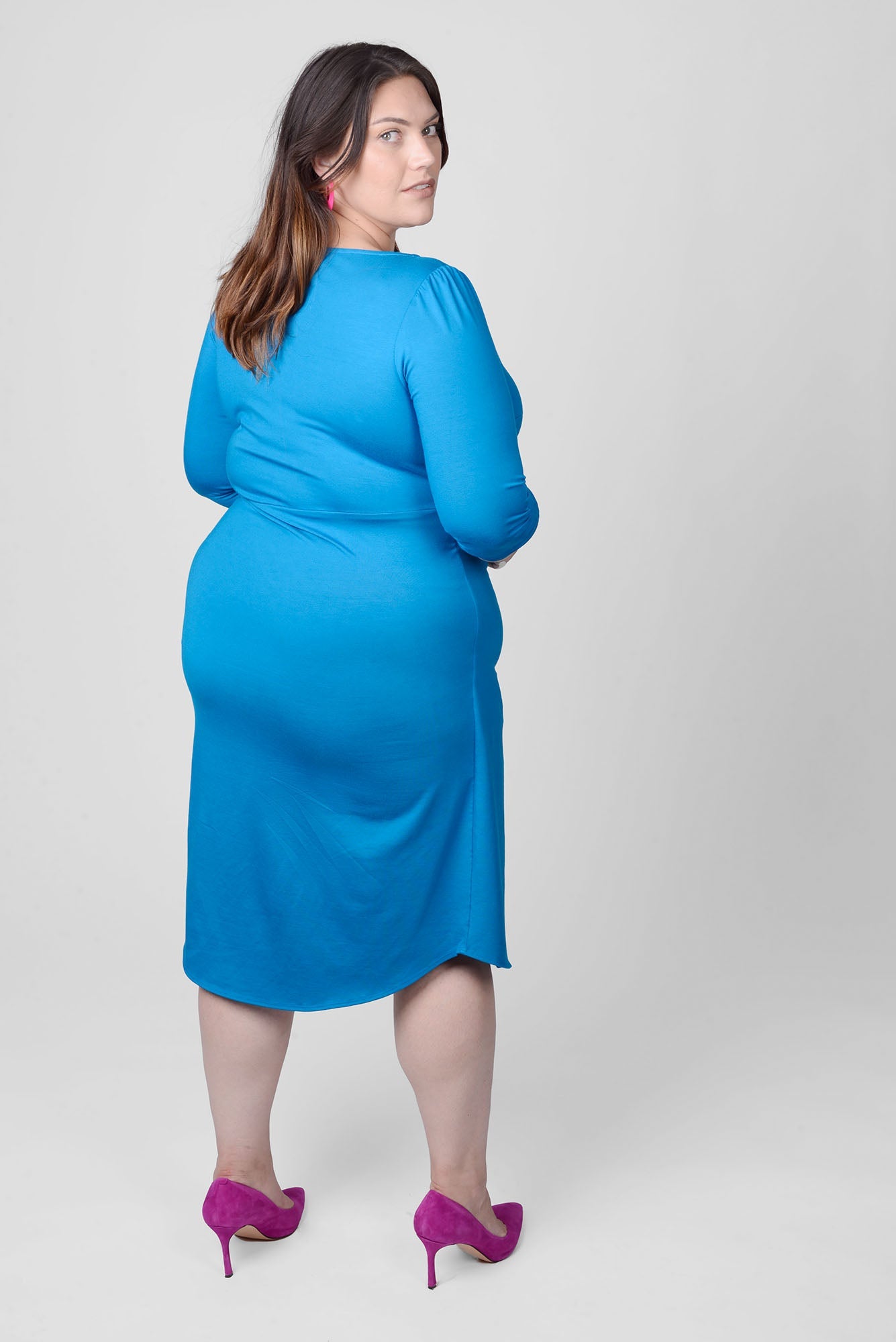 Mayes NYC Lina Keyhole Ruched Waist Dress in Blue worn by model Megan Smith