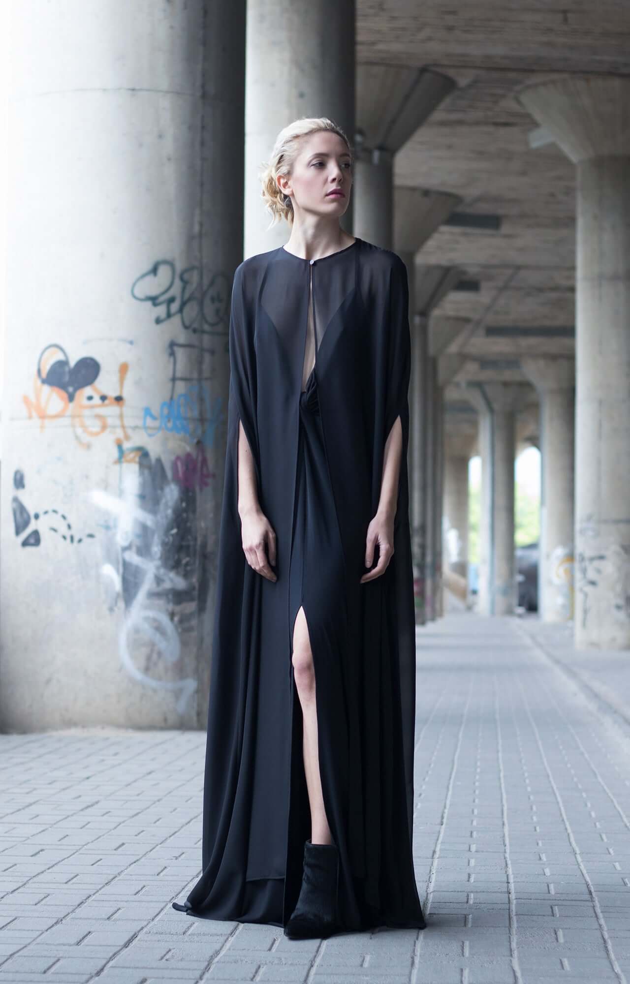 Plunging neckline and front slit dress with detachable cape BastetNoir