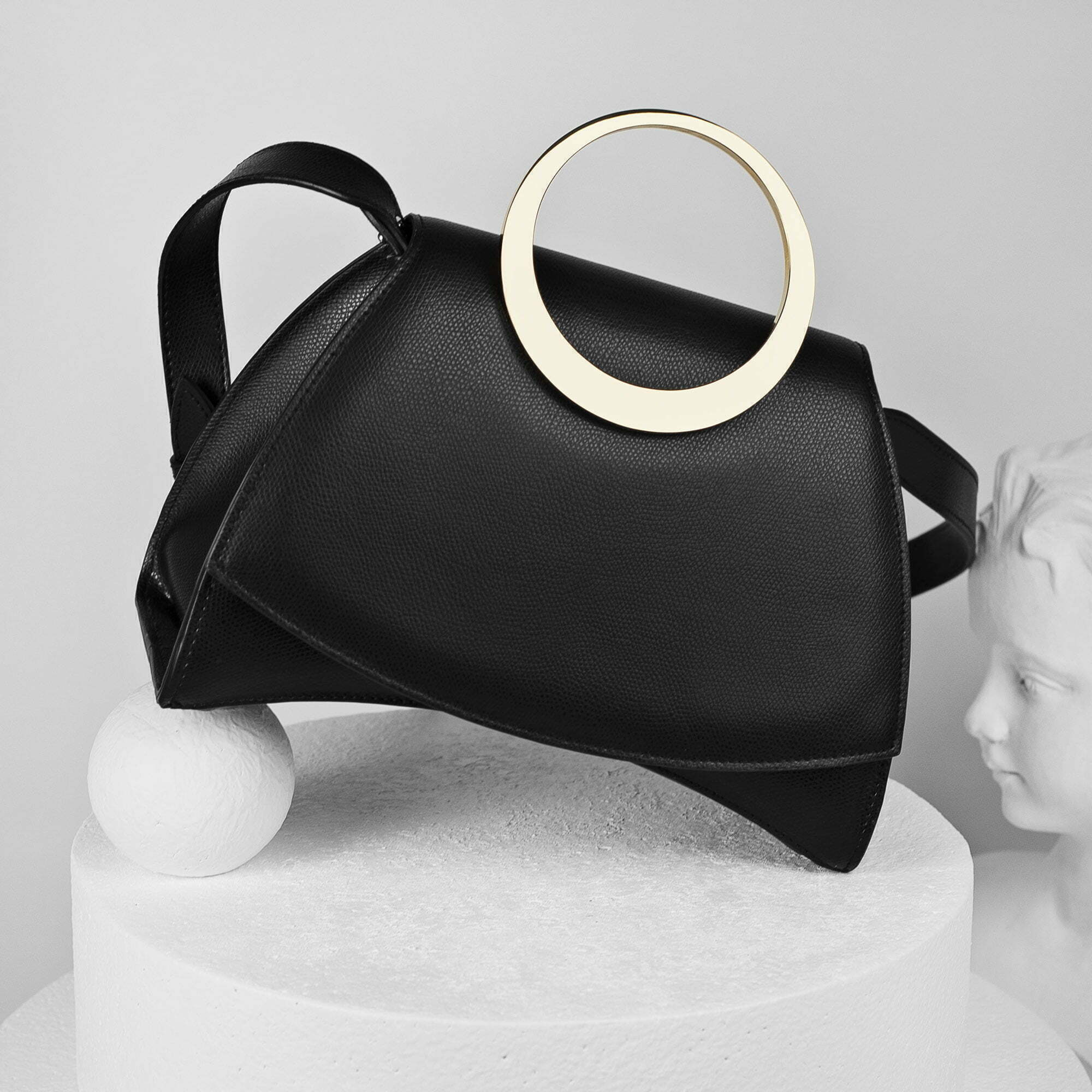 Enso • Black
