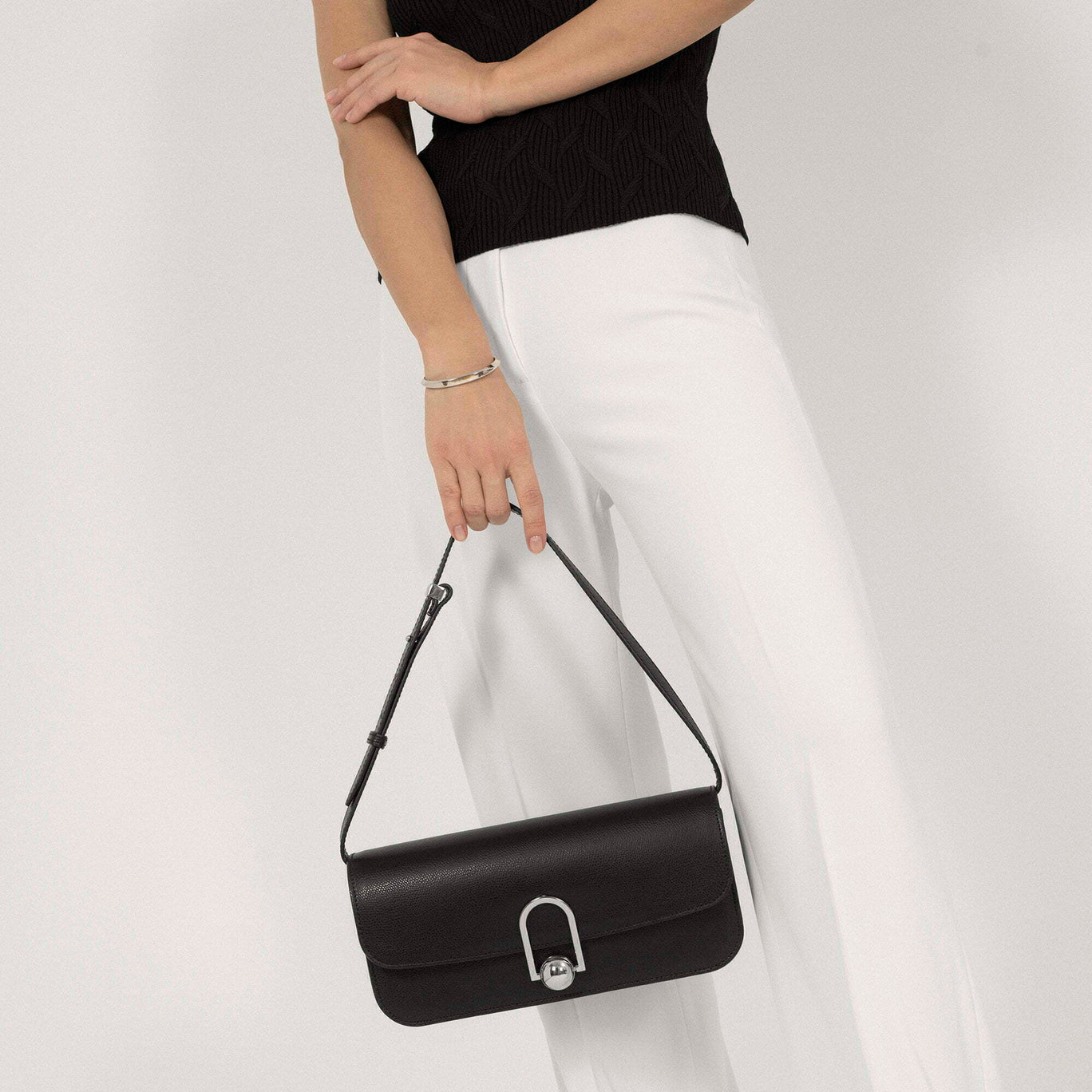 Eon Baguette • Black