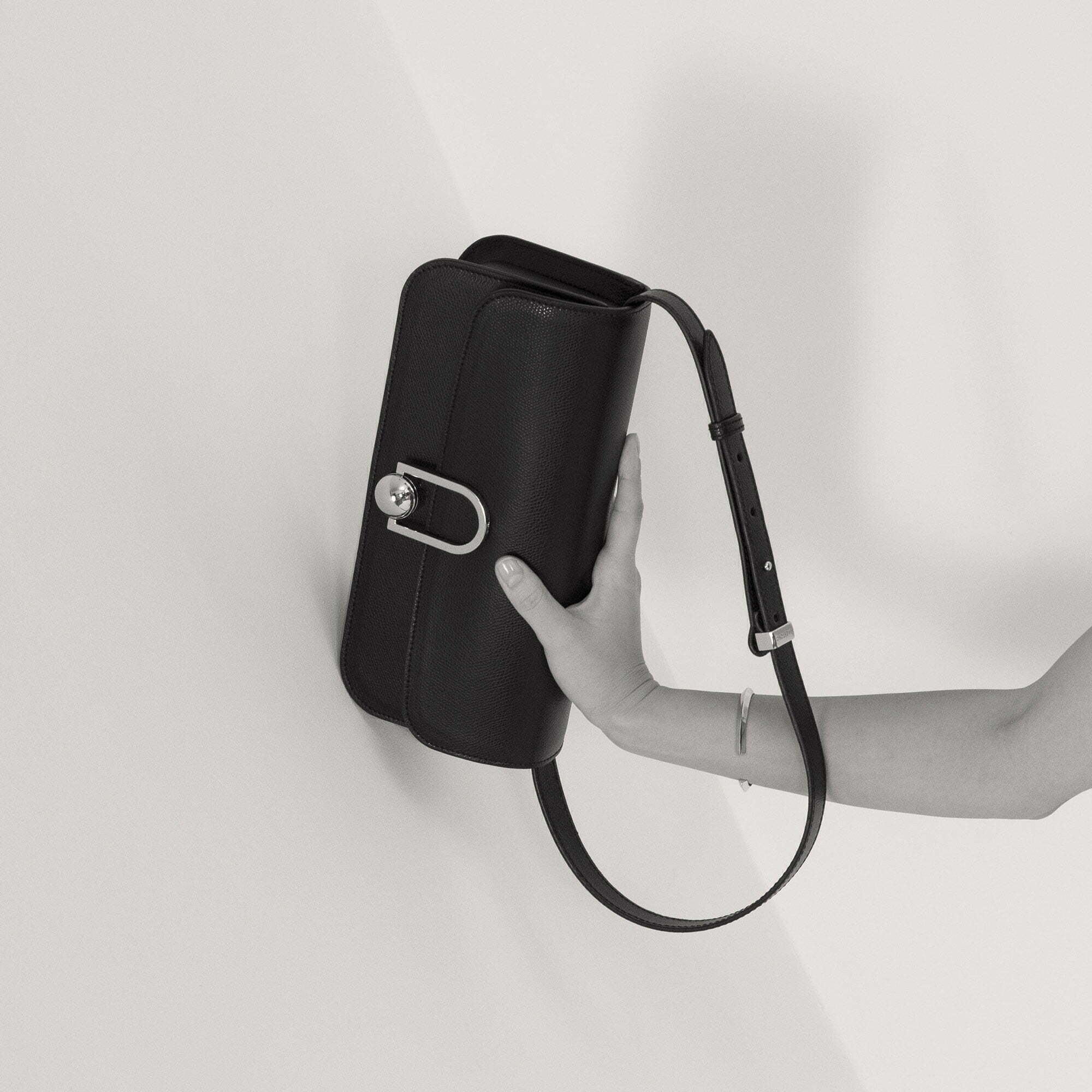 Eon Baguette • Black