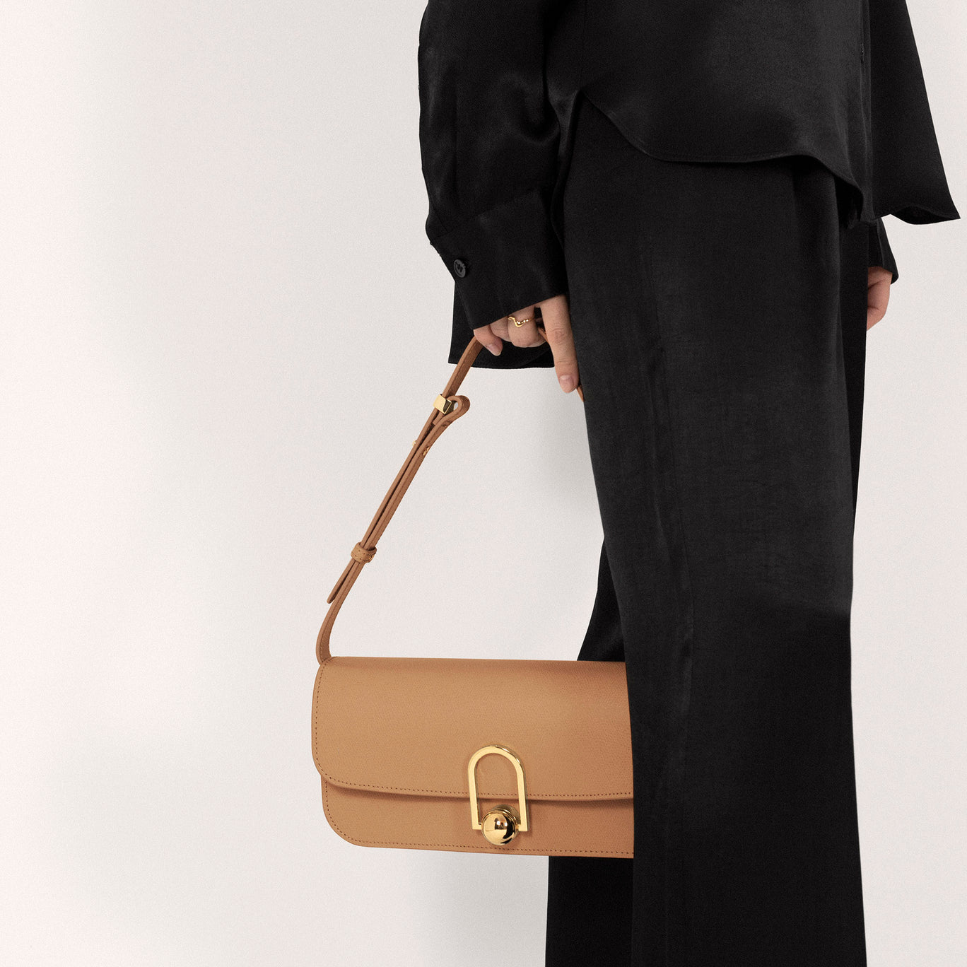 Eon Baguette • Camel