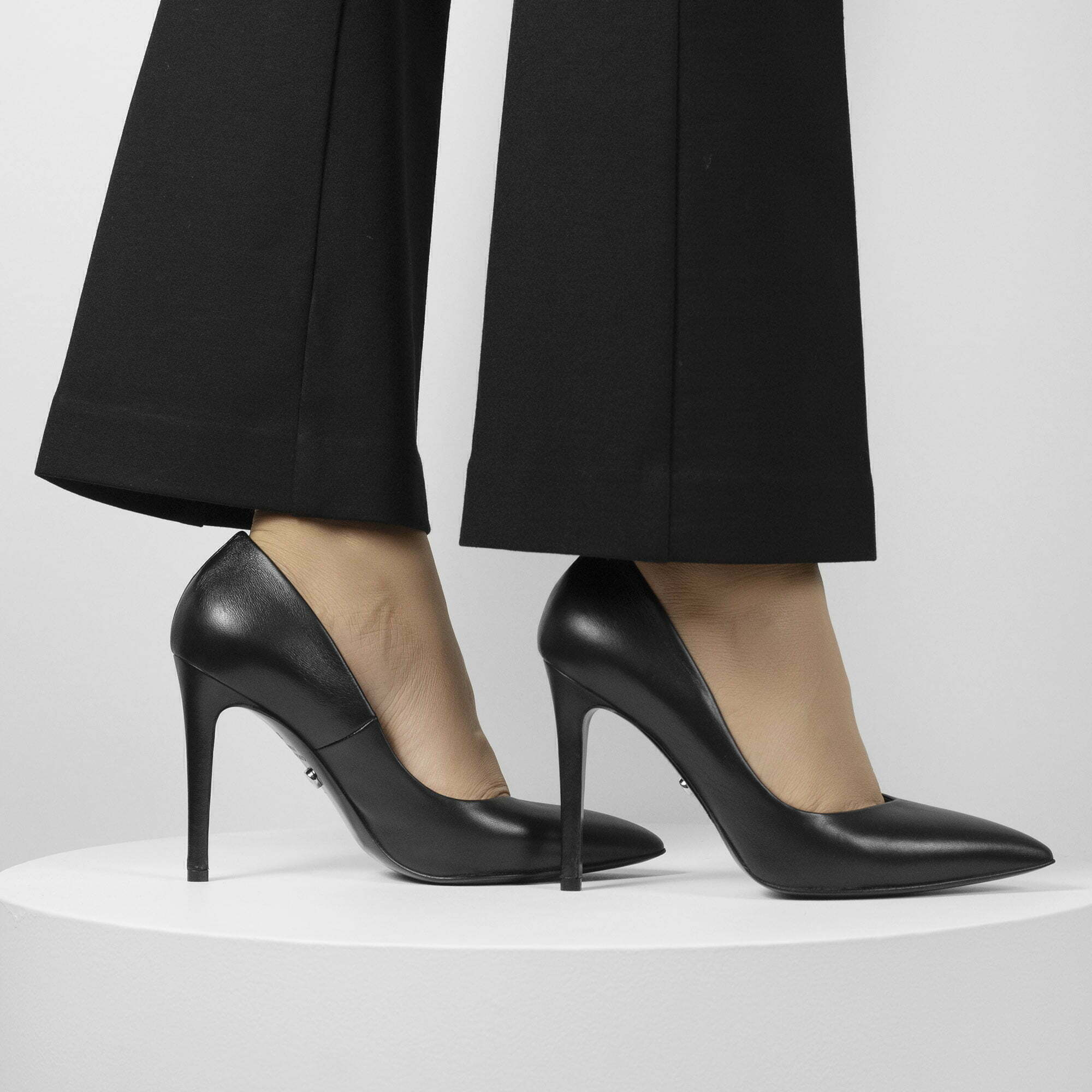 Karl • Black