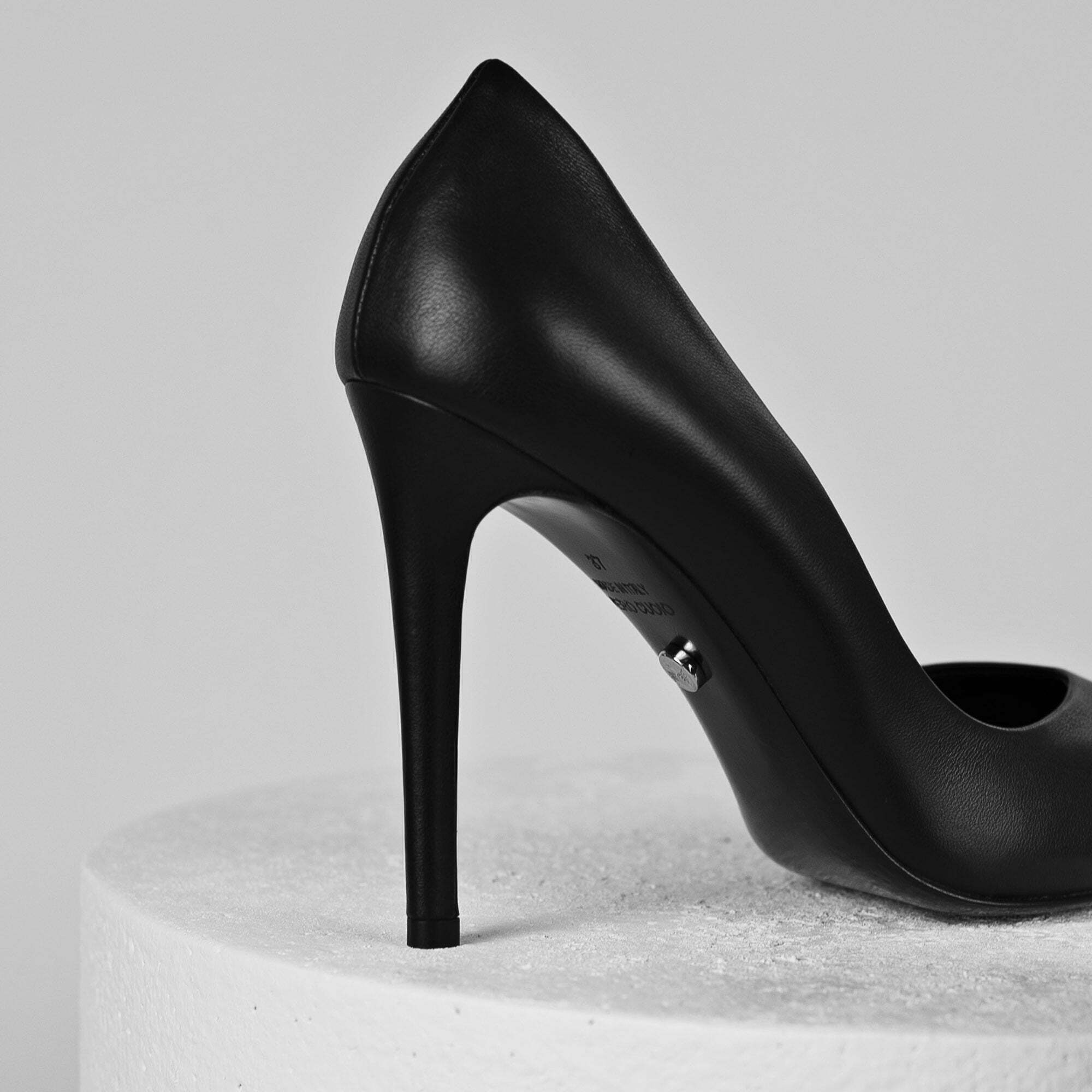 Karl • Black