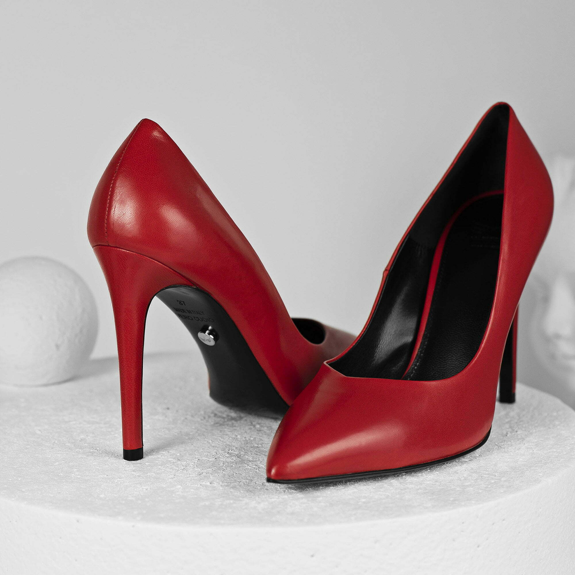 Karl • Red