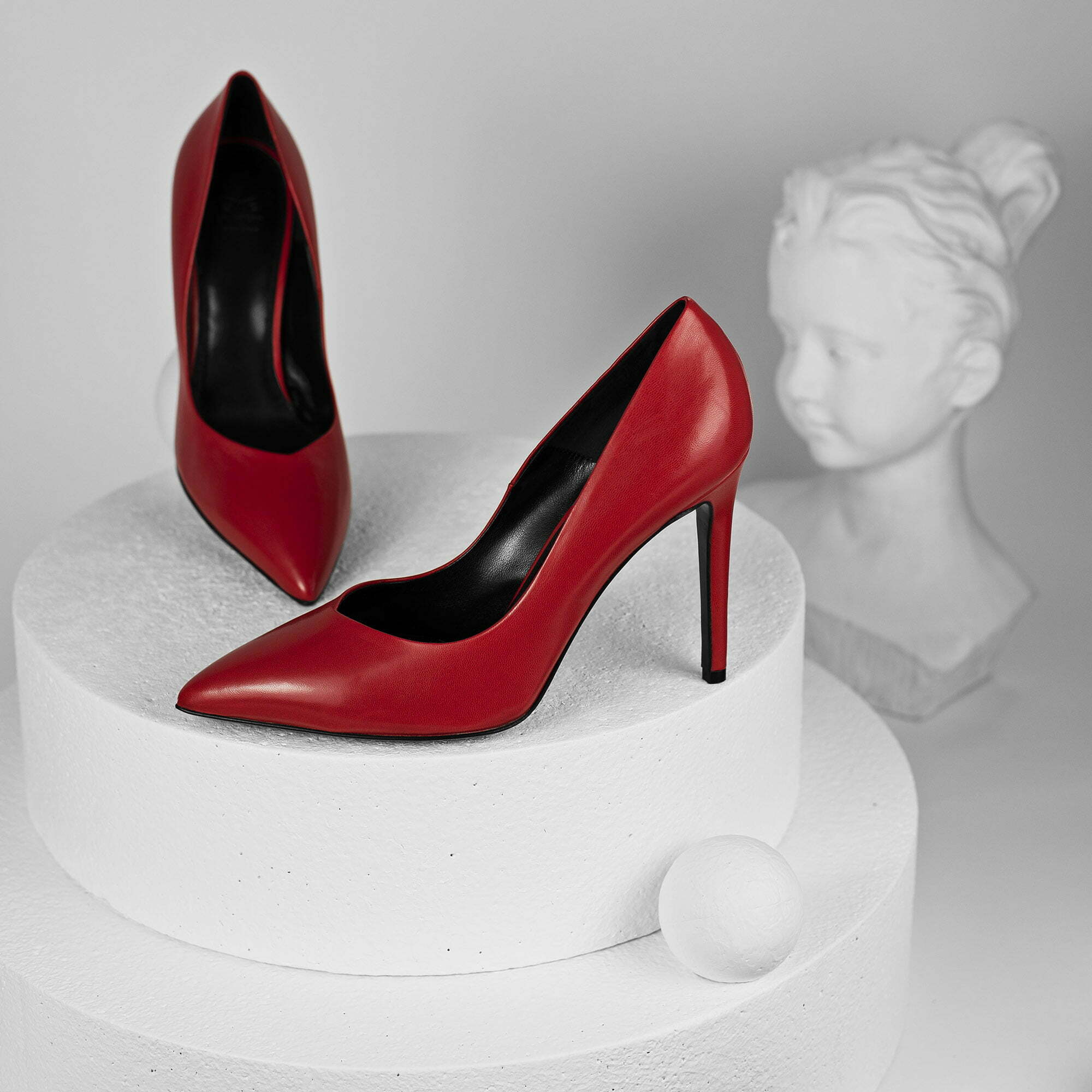 Karl • Red