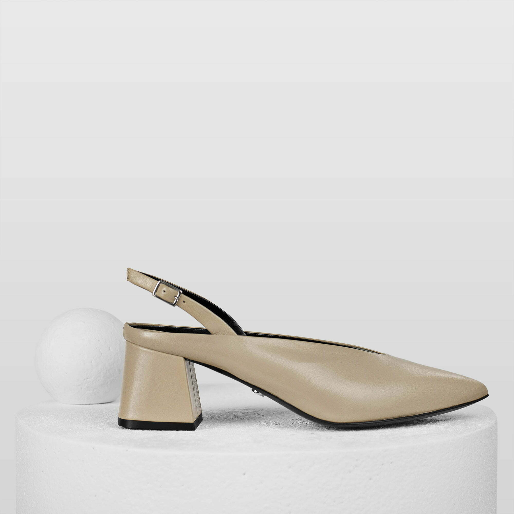 Zaha • Nude