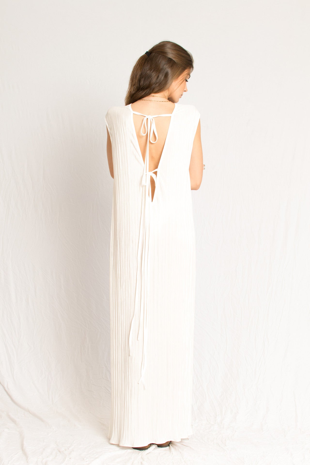 maxi pleated reversible white beach dress with side slits