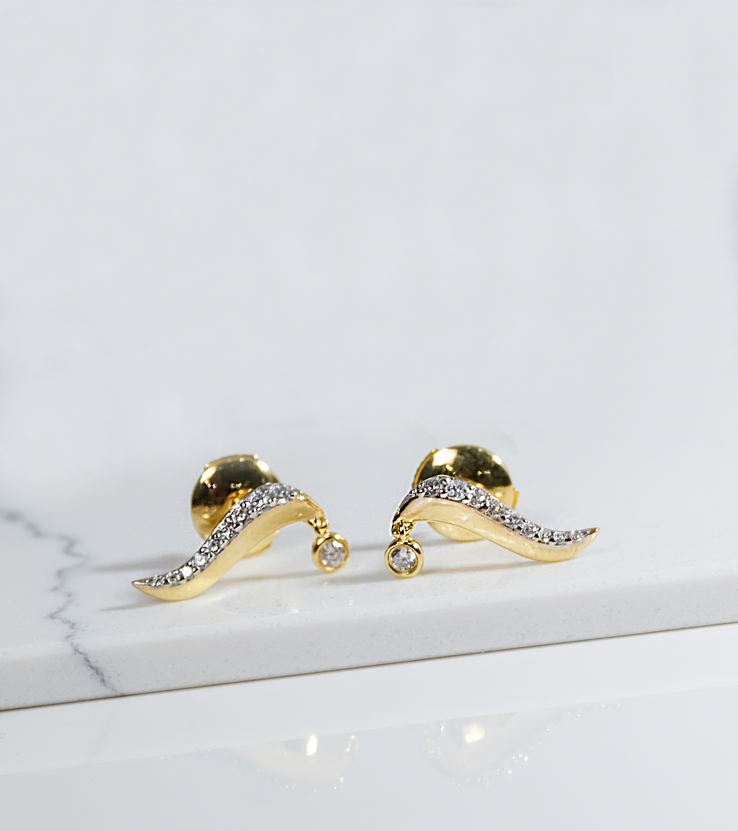 Golden Wave Elegance