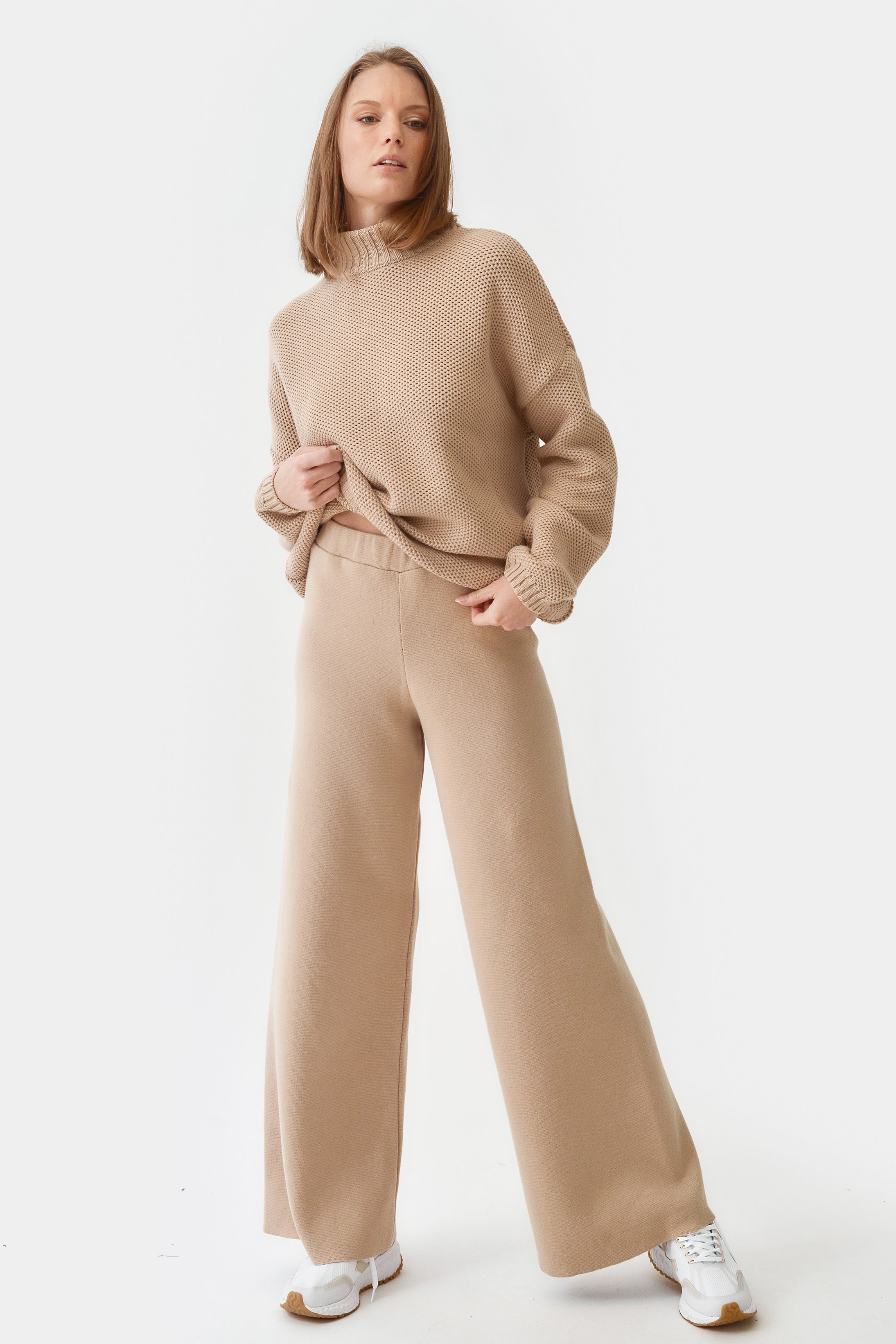 Knitted long trousers