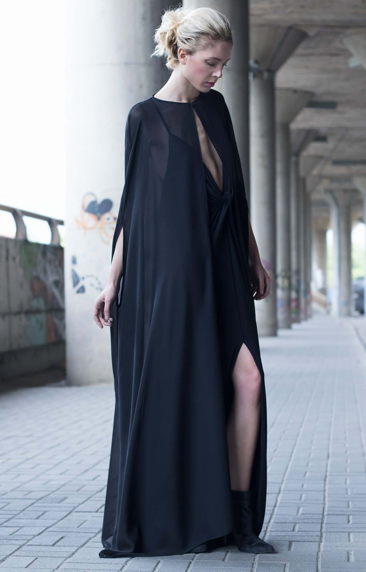 Plunging neckline and front slit dress with detachable cape BastetNoir
